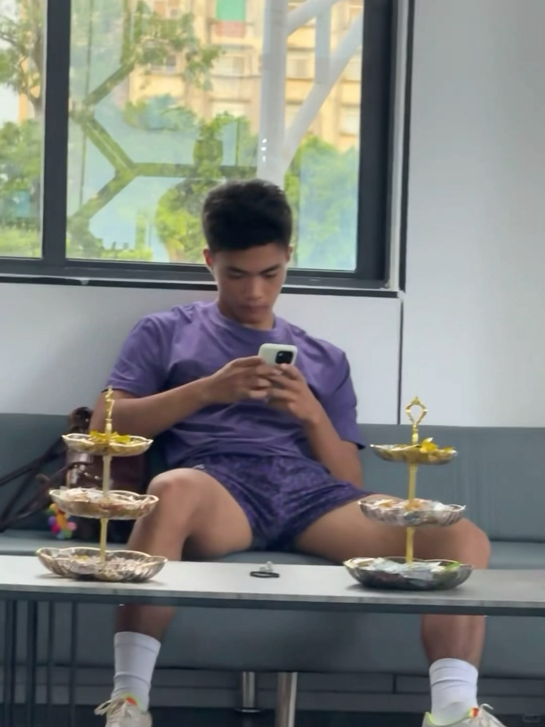 晚上他陪你！ 