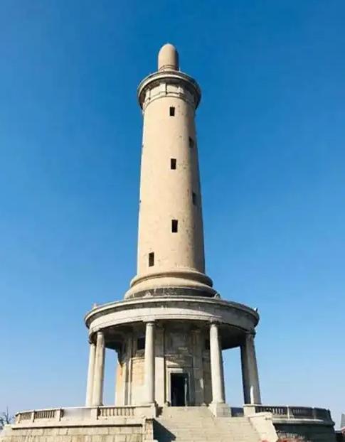 太蹊跷了！大连旅顺，一座老塔刚传出要拆，日本立马跳脚，开口就讨“废料”，结果地基