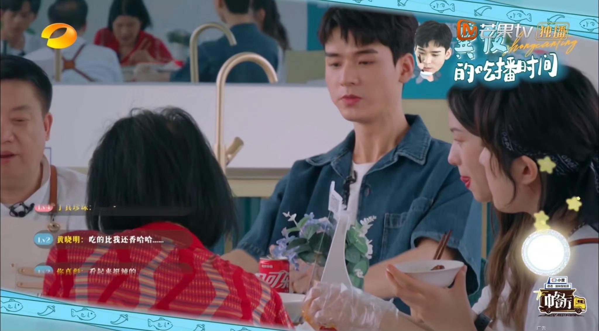 龚俊 cpf 🍊  山河令 20210810 可乐七夕定制瓶可乐算他俩的小情趣