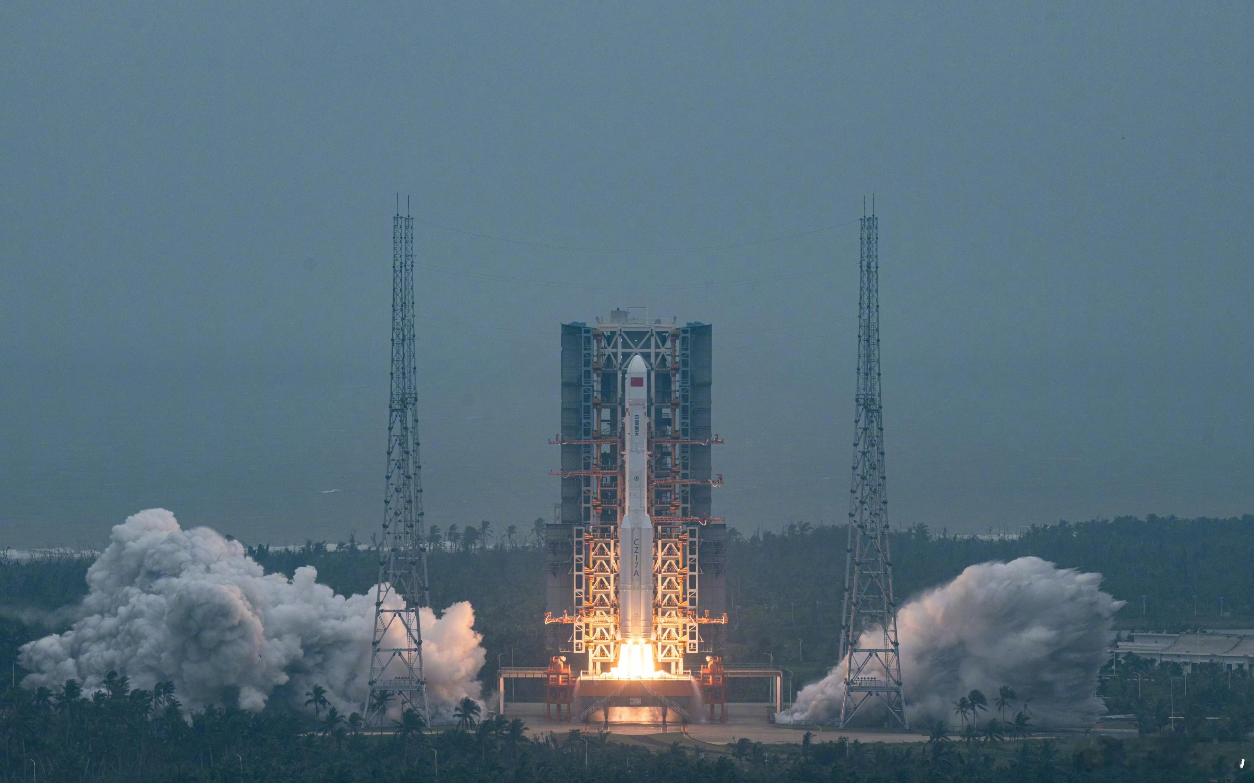 北京时间2025年11月3日11时47分，我国在文昌航天发射场使用长征七号甲运载