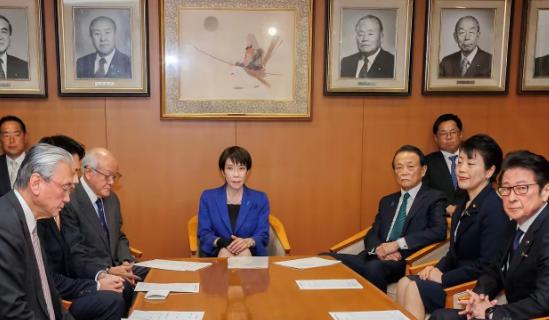 高市早苗辞职！
当地时间2月18日上午，日本政府召开内阁会议，高市早苗内阁集体辞