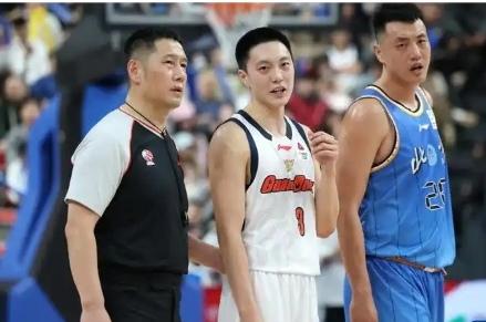 CBA季后赛1/4决赛：广东加时102-99绝杀北京晋级悬念留在第三场

   