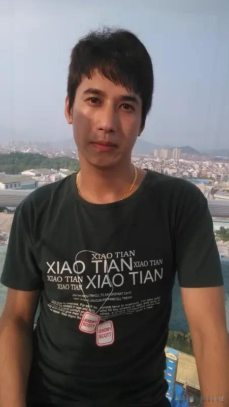 惋惜！网红老表彭仕运游泳溺水离世
 
贵州网红金蝉子账号发出讣告，打工网红彭仕运