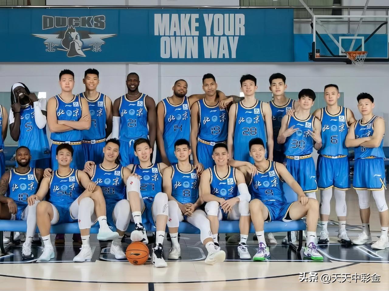 北京首钢
· 定位：目前排名第5，但被视为最大“X因素”。
· 资本：休赛期引入