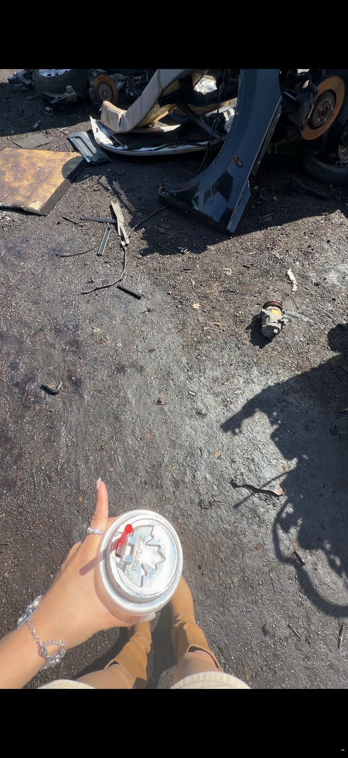 霜霜の日常碎碎念   北美的“放题自助拆车场”：门票2刀，拿个小推车要啥自己拆啥