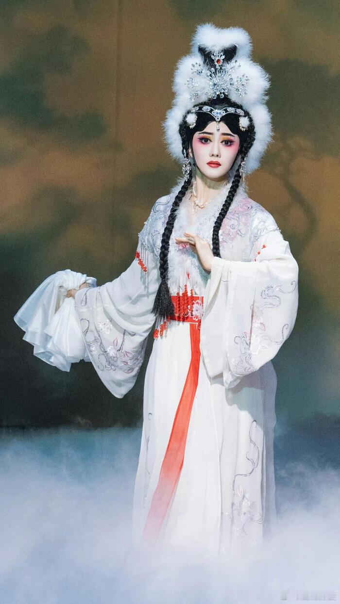 主角戒断反应 剧集匆匆迎来收官，整整一段追剧时光伴着忆秦娥的人生缓缓落幕，亲眼见