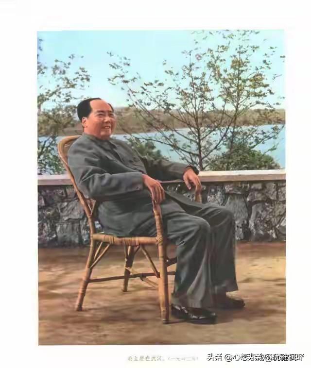 为什么只有毛主席能凝聚起亿万民众的力量，用人民战争的伟力赢得民族独立？
 
大家