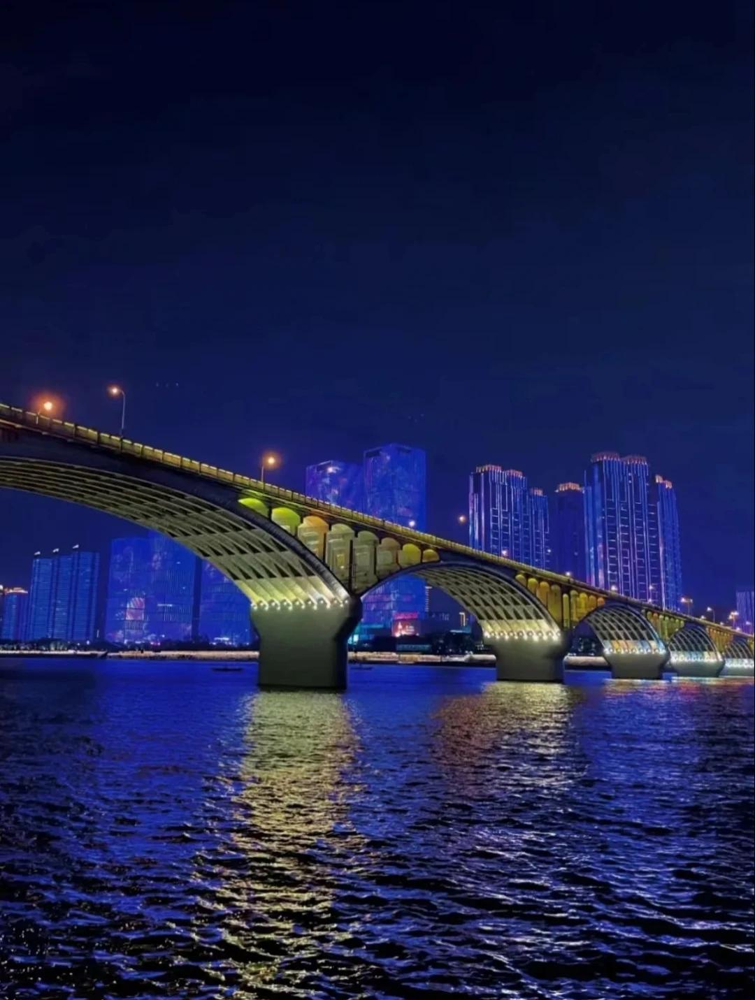 如果你还为那个爱而不得的人耿耿于怀，为那段无疾而终的感情难以忘怀，或许可以看看这