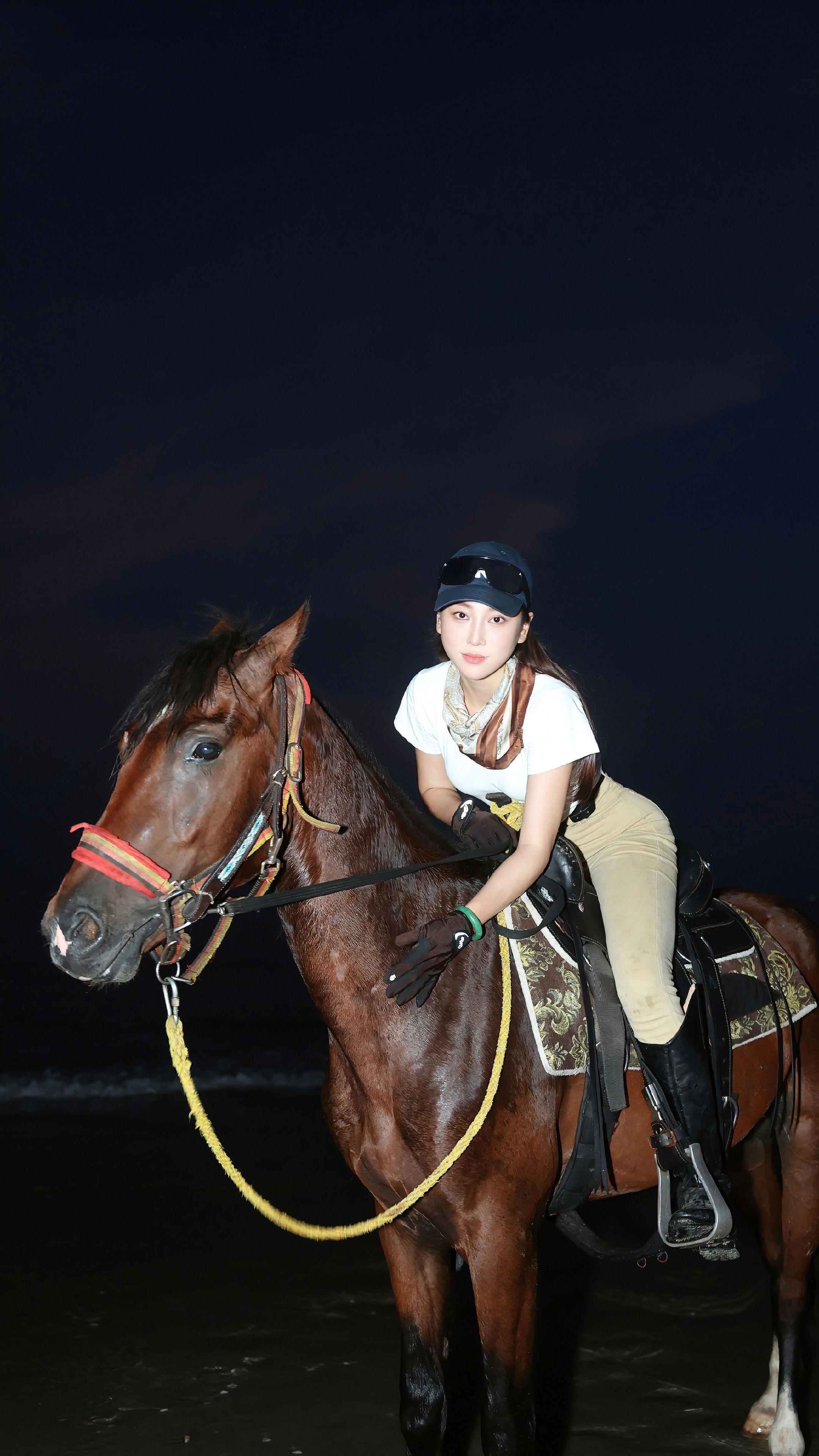 海边晚霞很浪漫 带你骑马看日落 战马骑士营 蓝调时刻