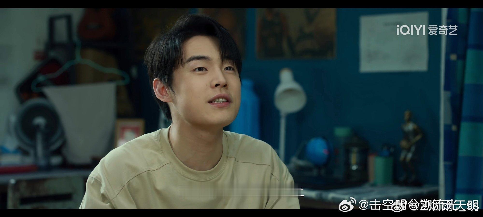 演技封神！赵仁杰精准切换两种人格，细腻演绎出张超的脆弱与坚韧。DID不是简单的人