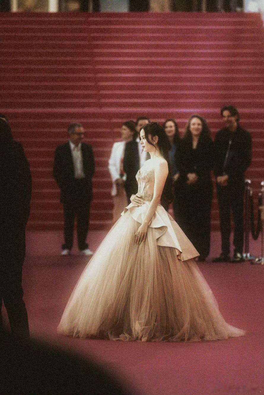 金智秀戛纳太美了吧～