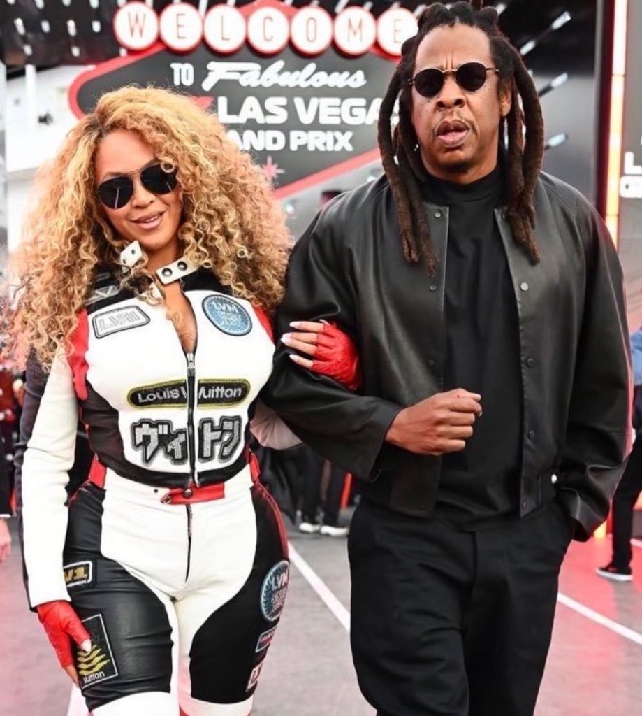 碧昂丝的丈夫Jay-Z被列在埃普斯坦的档案中。文件中的受害者称，她是在家中被一个