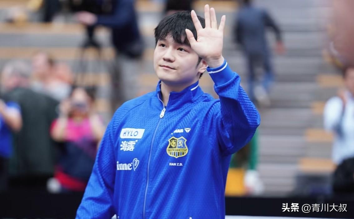 泪目！今天樊振东打完比赛后，独自转了720度，向现场观众挥手感谢！

今天萨尔布