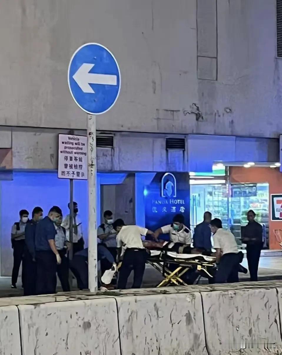 事发香港！男子跳楼前发帖称受抑郁症困扰！两个男孩才只有3岁和6岁，颈部有明显刀伤
