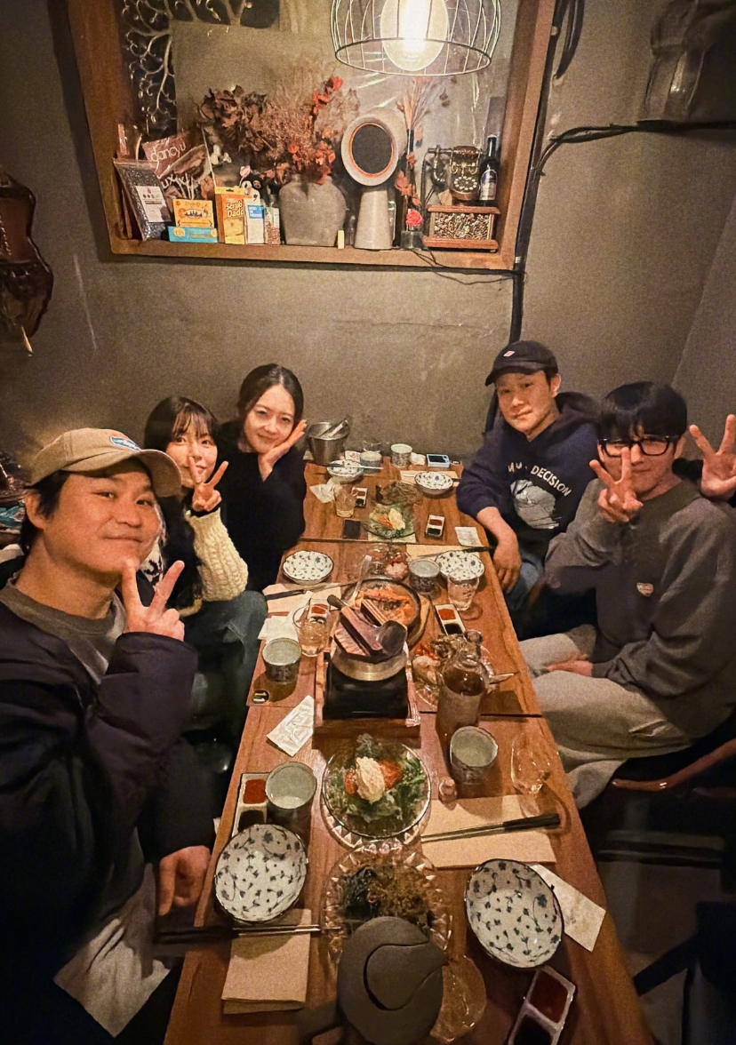 请回答1994演员重聚 18日，高雅拉在社交平台分享《请回答1994》演员聚会照