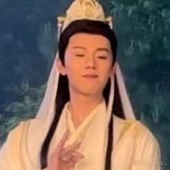 凤凰台的托尼文学太上头！王爷强忍疼痛做造型，结果翻车变雏鸟 