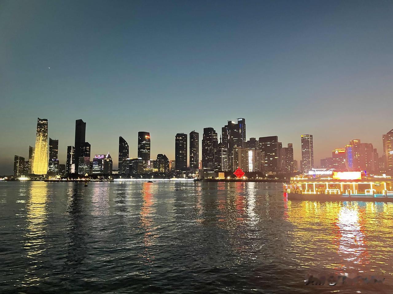 【昨日客流】
7月26日（周日），
武汉城市轨道交通线网客运量（含换乘）为289