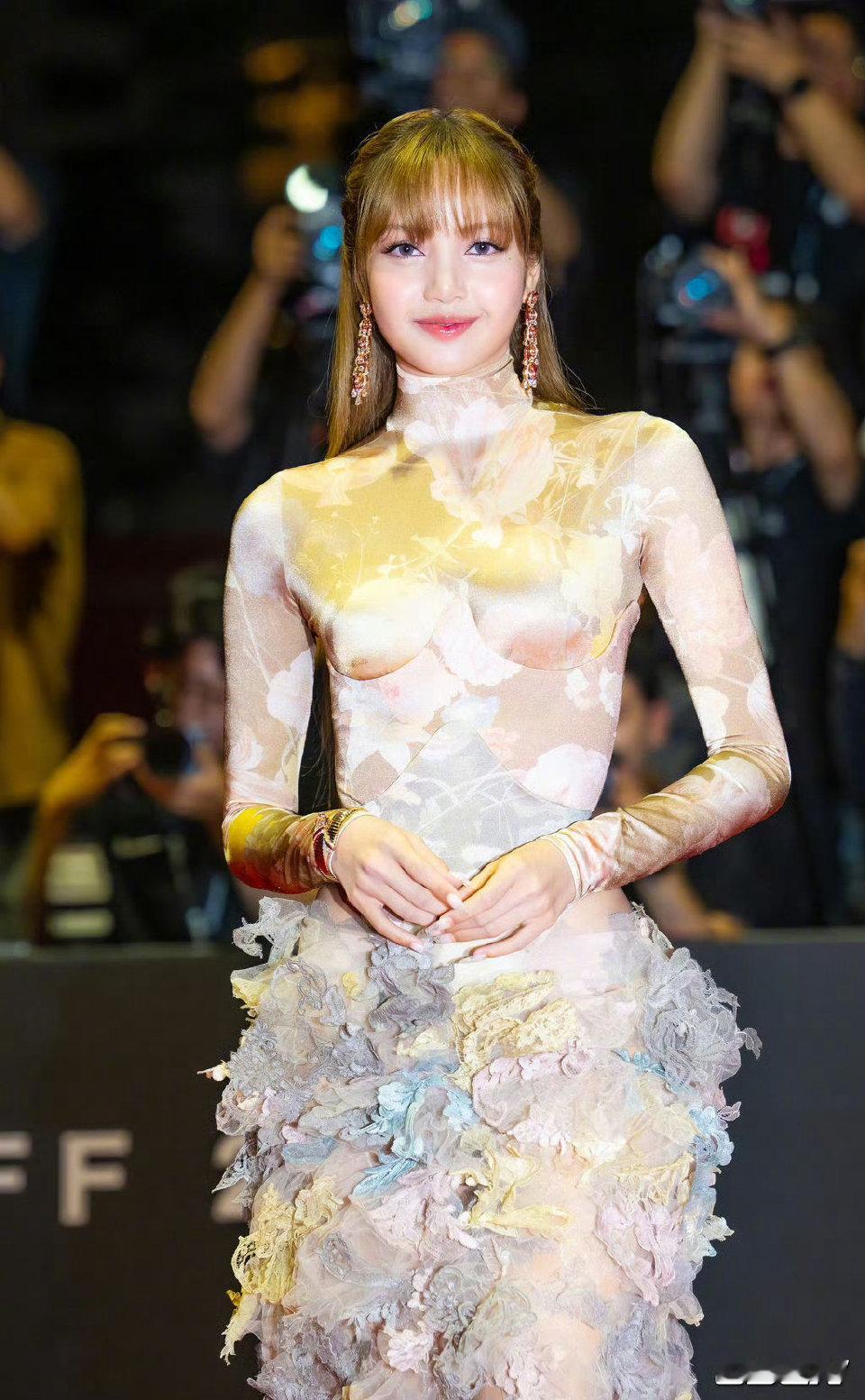 今天亮相釜山电影节的Lisa、郑秀晶、韩素希新闻图 ​​​