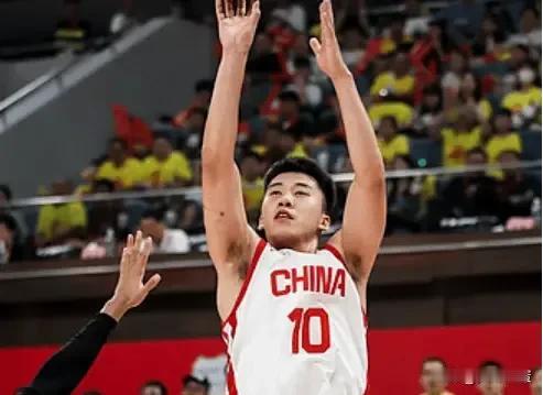 中国男篮一个无法进步的主要原因是主帅固执死板、论资排辈、欺软怕硬。

明明胡金秋