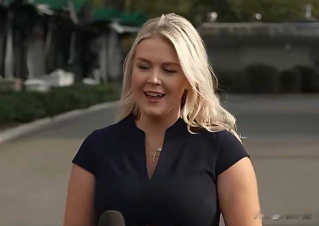 白宫新闻秘书卡罗琳·莱维特在离职前的最后一次记者会上向白宫记者团告别。她坦言，“