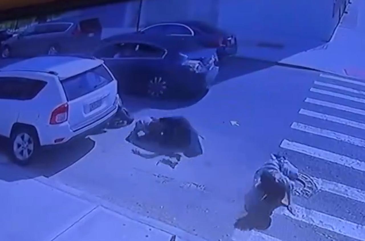 地狱空荡荡，恶魔在人间！美国一婴儿，光天化日之下，在街头被活活枪杀🤬
没有仇怨