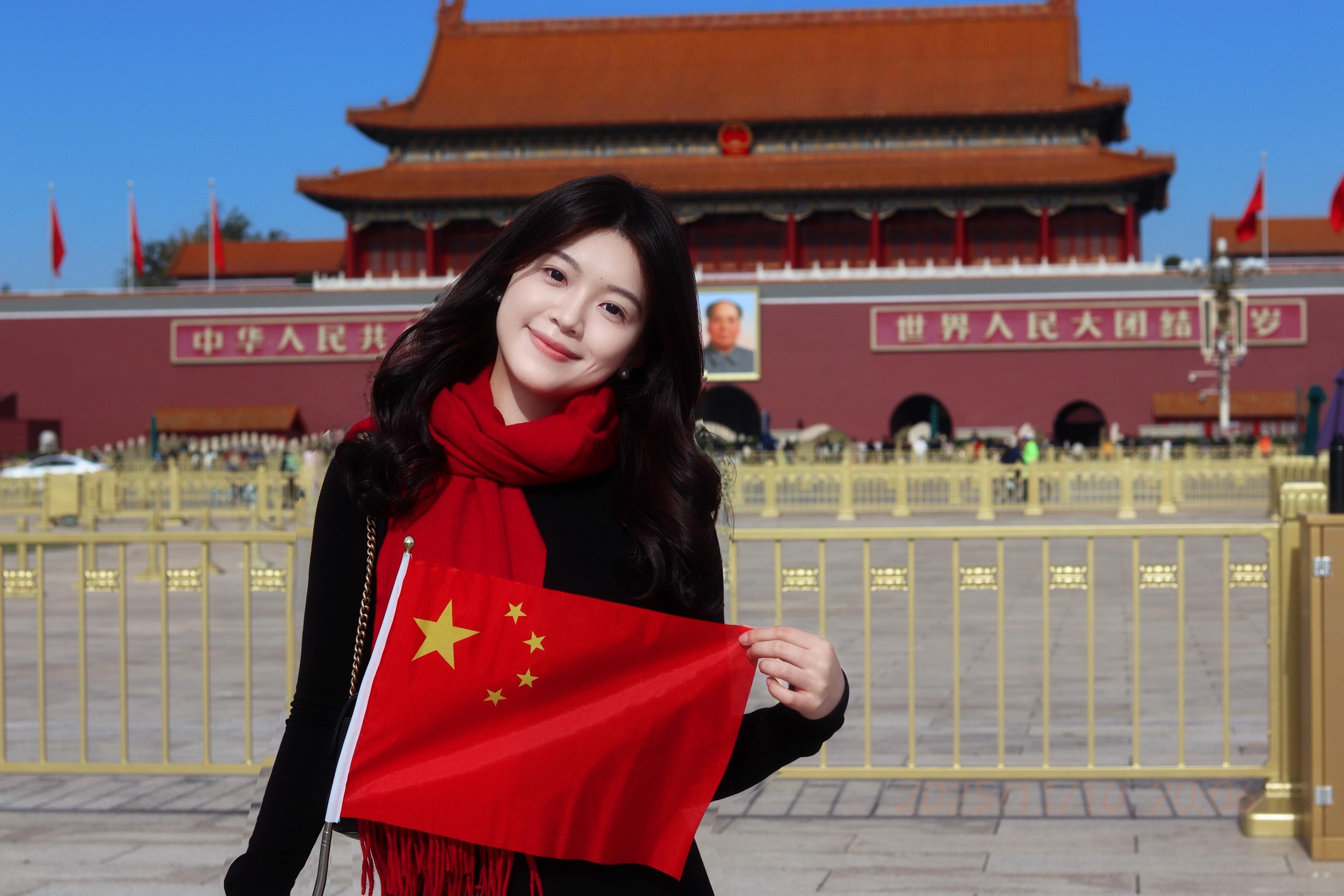 每个中国女孩都长着一张国泰民安的脸。