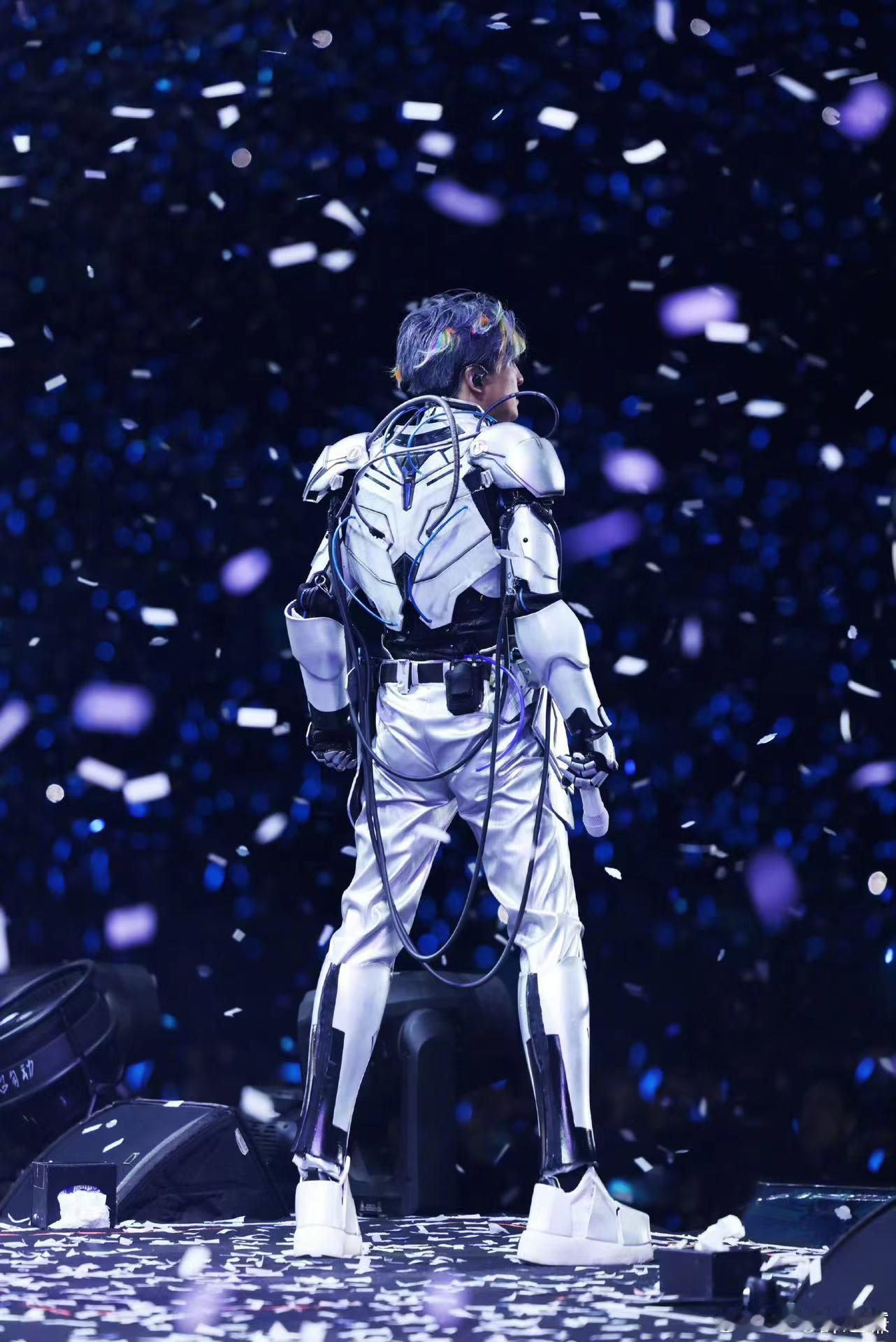 #薛之谦退休的玩笑请少开#我是绝对不会允许的，薛之谦有这种退休的想法的，薛之谦，