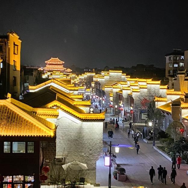 襄阳必去的十大景点

历史文化类景点
 
襄阳古城
 
襄阳的城市名片，拥有28