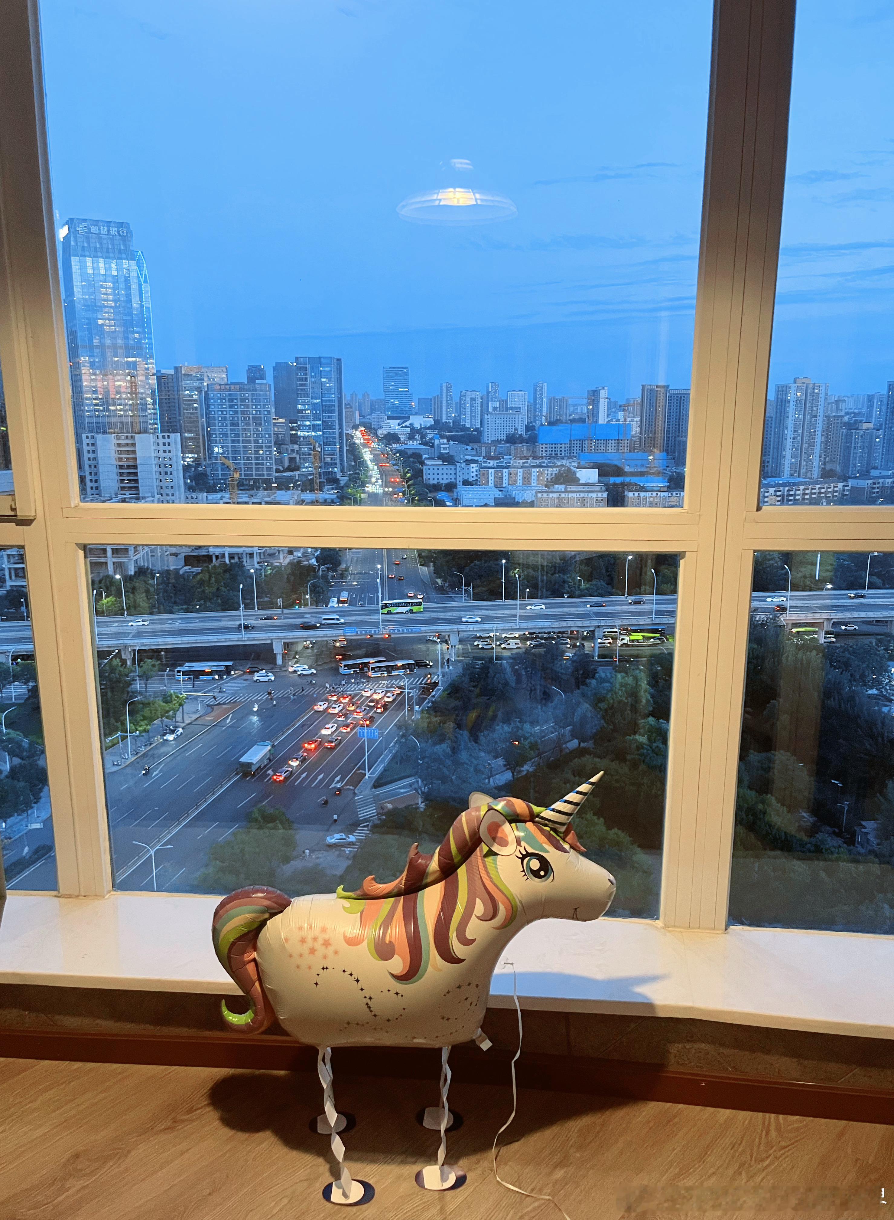 重读完《世界尽头与冷酷仙境》非常惆怅：“你并未迷失自己，不过是记忆被巧妙隐匿起来