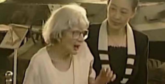 “我们投降！”1951年，5名志愿军女战士被围堵在山洞中，美军不停地向洞中喊话，