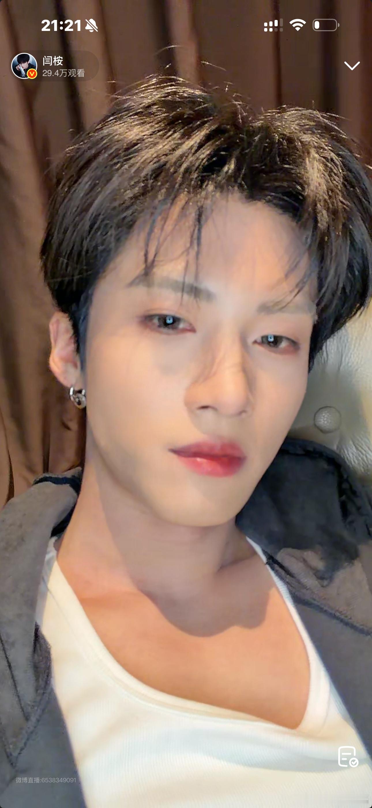 闫桉直播 闫桉直播完全就是值得留到春晚看的东西，好喜欢这种居家氛围的分享。 