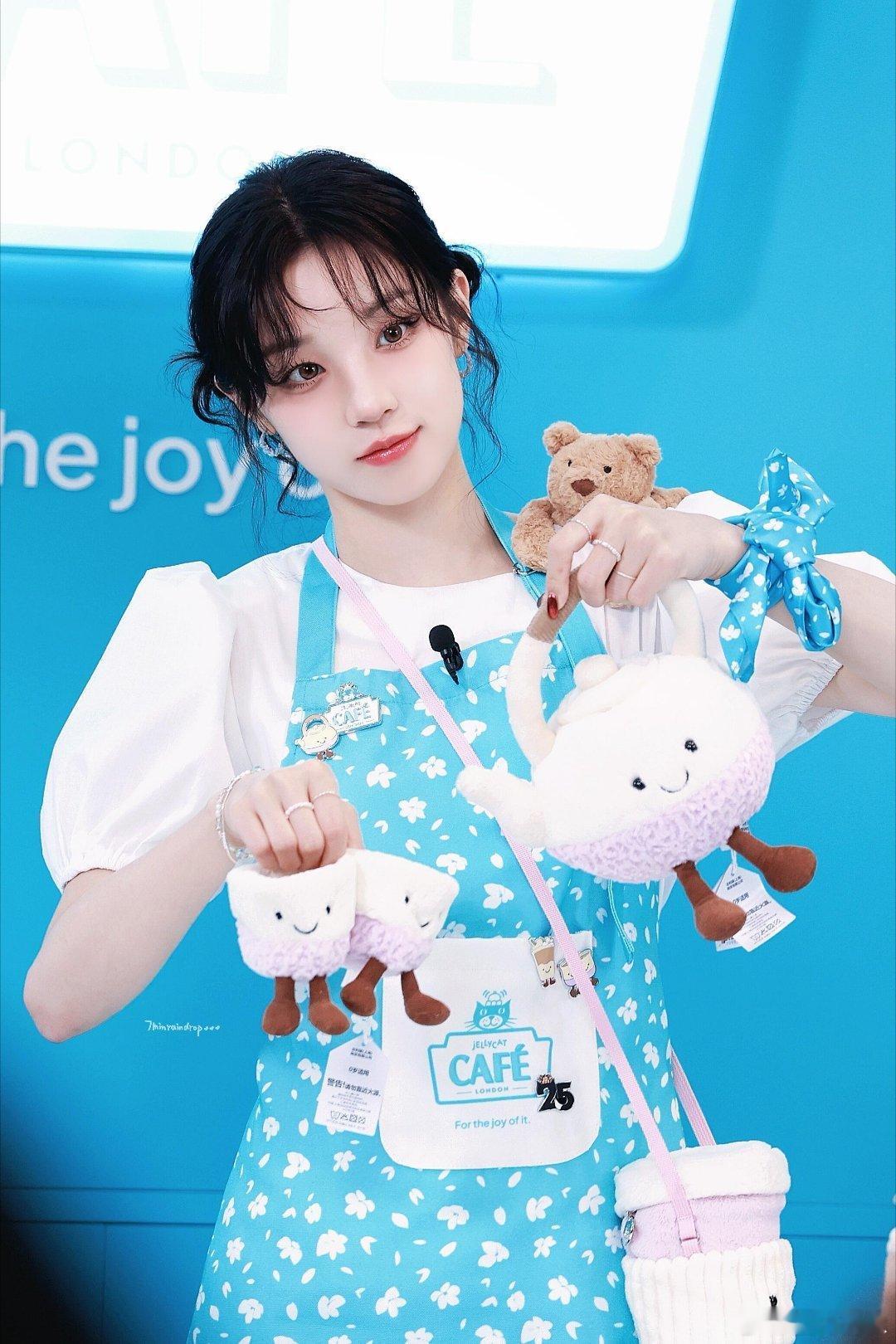 #宋雨琦jellycat上海活动#宋雨琦好像一块甜甜的奶油蛋糕，可爱满分，甜度爆