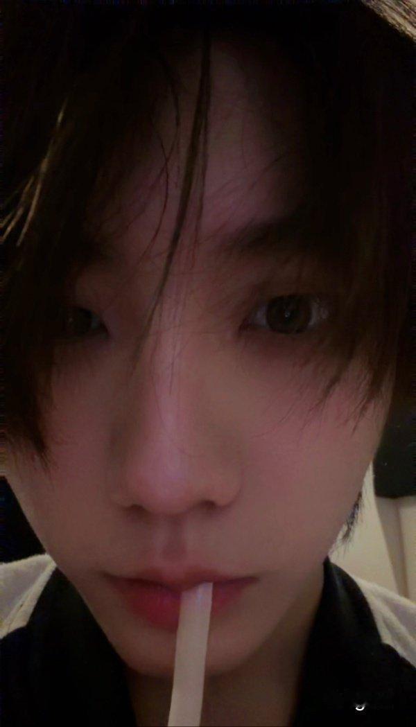 张子墨 想一个爱咬吸管的小男孩👦🏻 好事多墨redchamber青春品牌大使