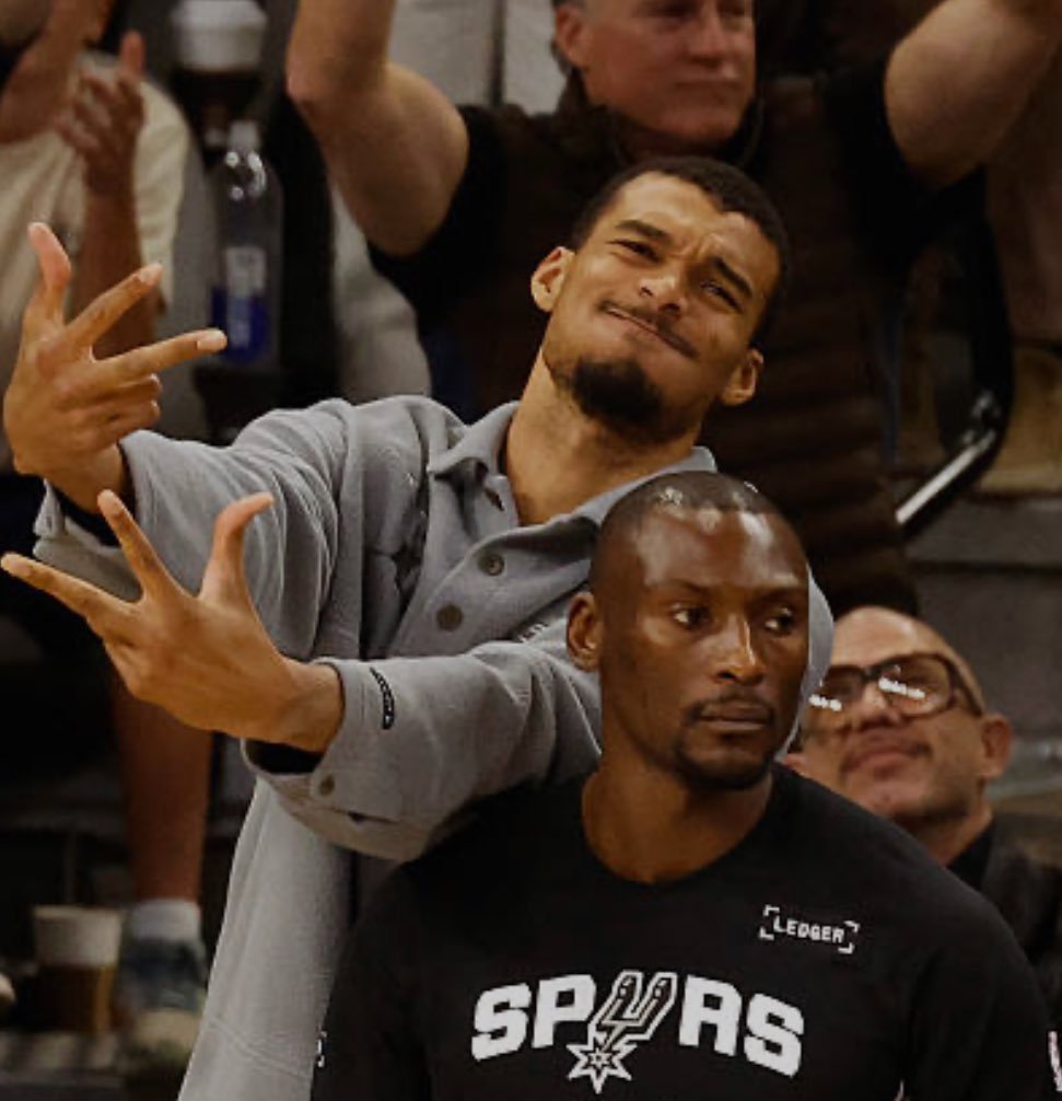 凌晨的比赛文班打就熬，不打就美美睡觉了