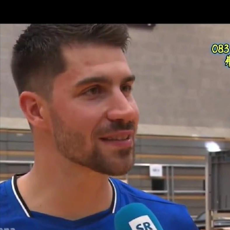 小弗回国采访：短短几话体现人品！

本来我以为：
很多人一直在说，小弗队长人特别