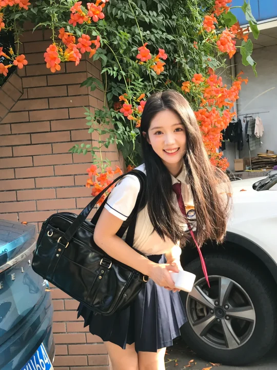 凌霄花盛开的路口