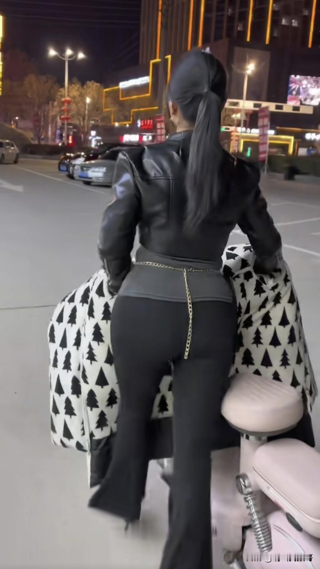 这就是叫充电不听劝的下场，老实推车吧……