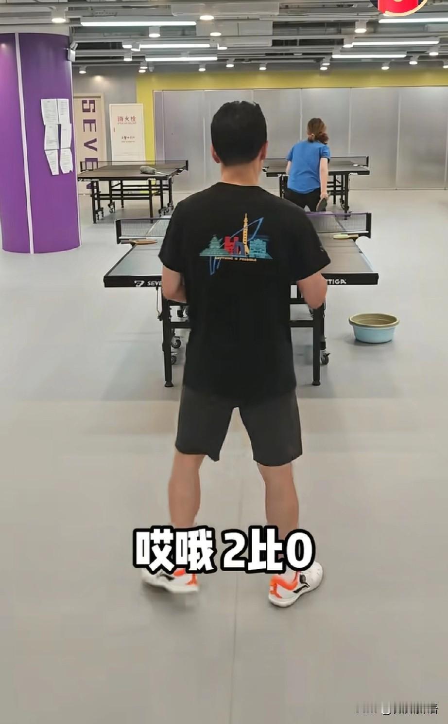 刘国正也太会宠媳妇儿了。
看着刘国正和芦璐两口子就很恩爱，芦老师耍赖跟小孩一样，