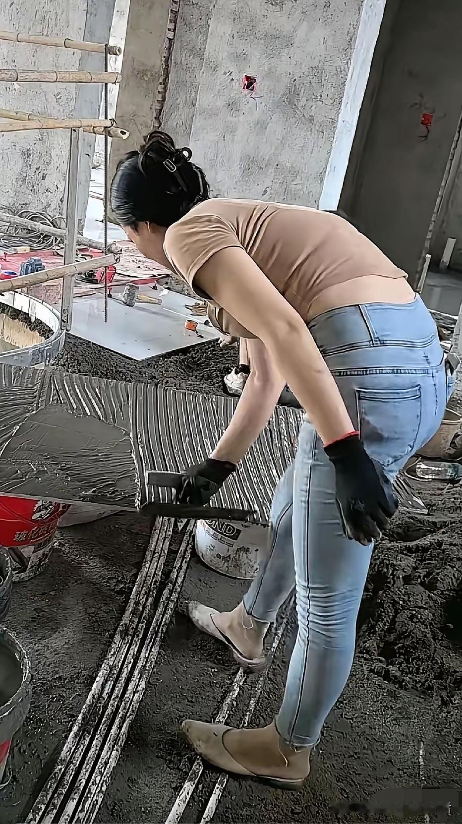 男人和女人谈恋爱在一起
女人一天到晚就说要名分
意思就是要去当别人正牌的老婆
