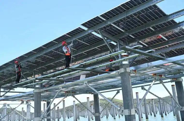 [月亮]碾压欧美！中国光伏凭极致实力，垄断70%中东市场，十年间把光伏板价格打下