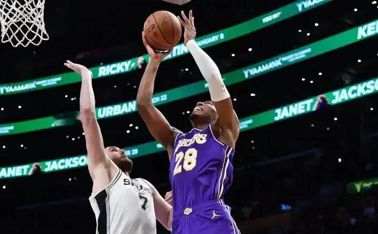 明明手握联盟顶级投手，结果湖人却非要让他在场上各种折返跑？
八村塁被湖人白嫖？这