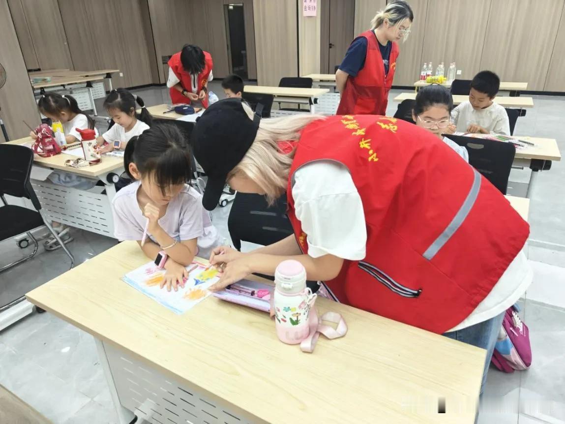 万柏林区各社区多点发力 文明服务点亮基层日常

近期万柏林区多个社区开展特色基层