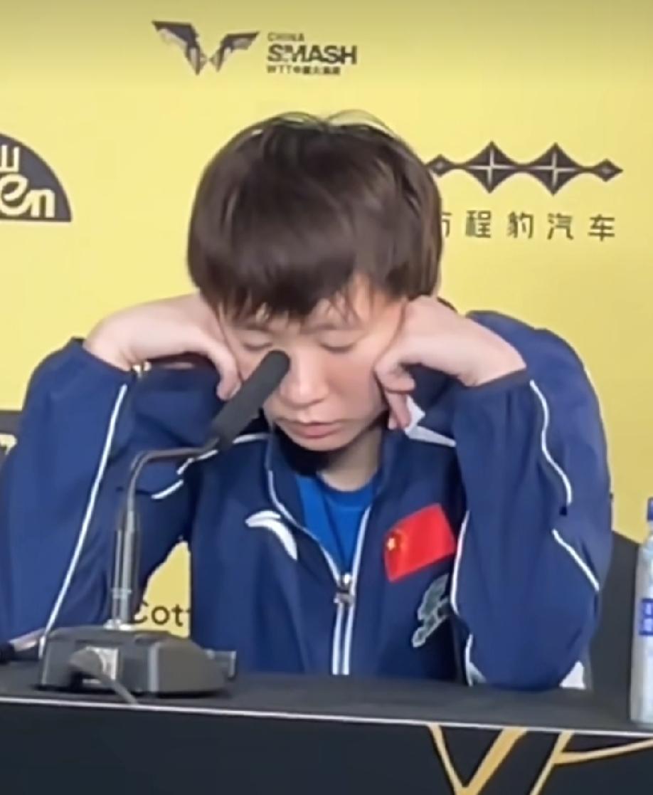 现在全网最煎熬的人，
估计就是王曼昱的父母了，
看着曼昱在采访时，累的都睡着了，