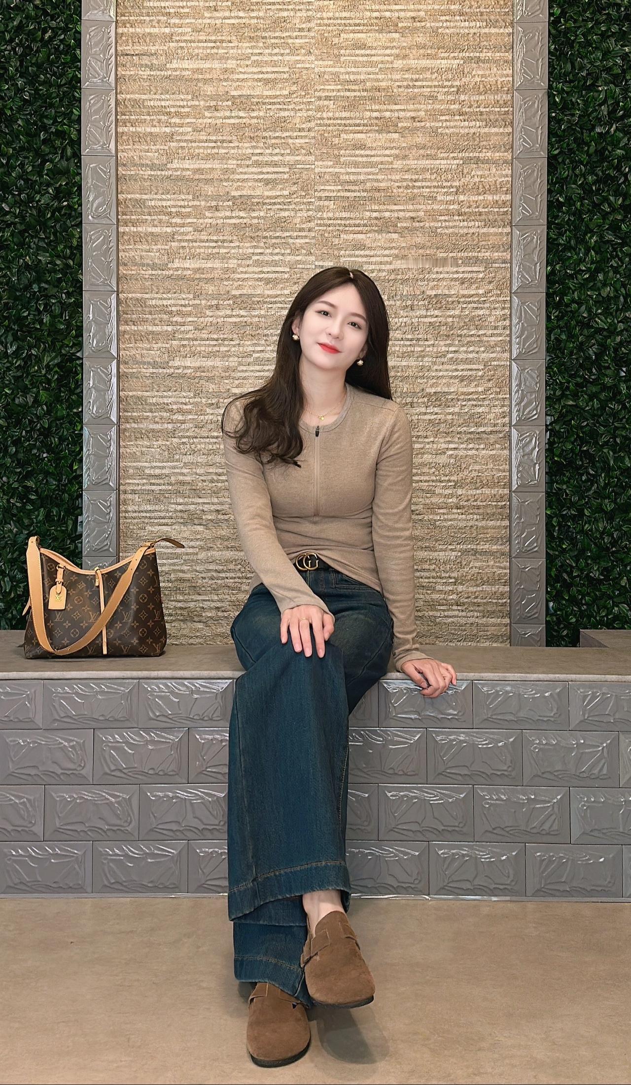 愿有人陪你策马走天涯看遍世间繁华愿有人知你冷暖懂你悲欢打底衫 冬季穿搭