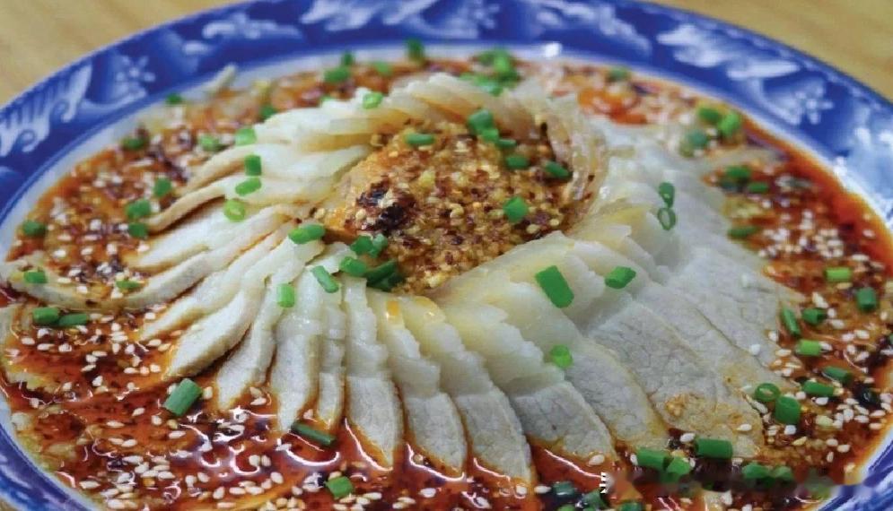 李庄白肉与连山回锅肉的相似之处
 
       李庄白肉与连山回锅肉同为川南经