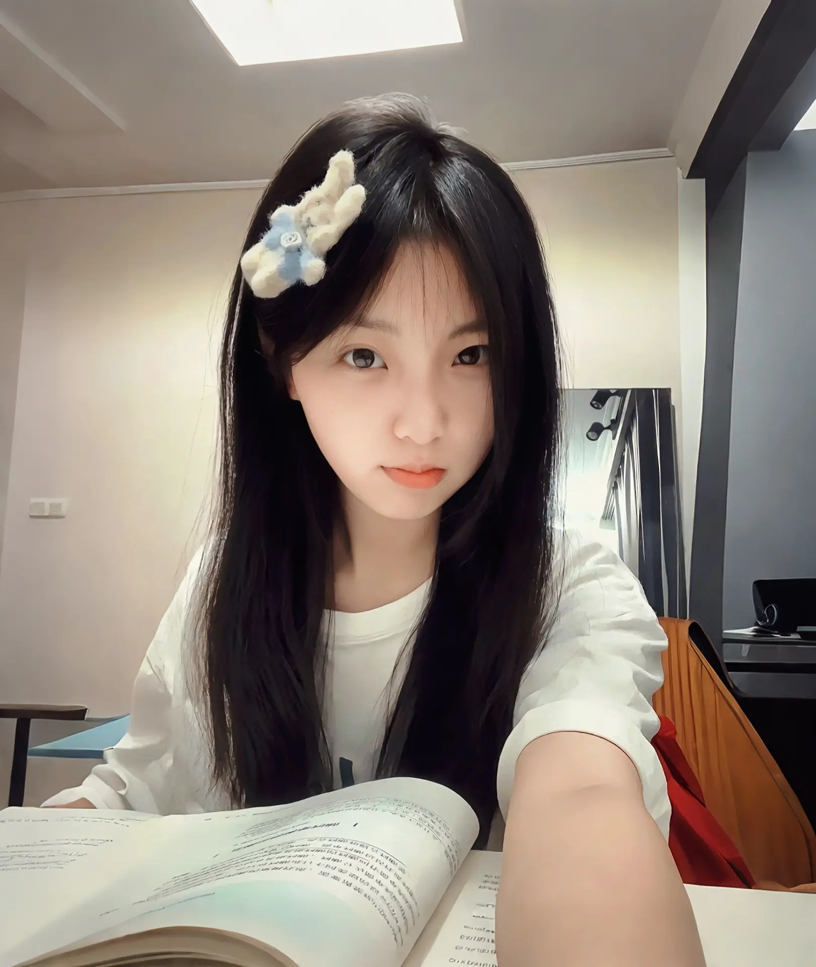 如果你是在我素颜 没遮的斑点 眼睛肿肿的穿得很随意的时候喜欢上我的 那...