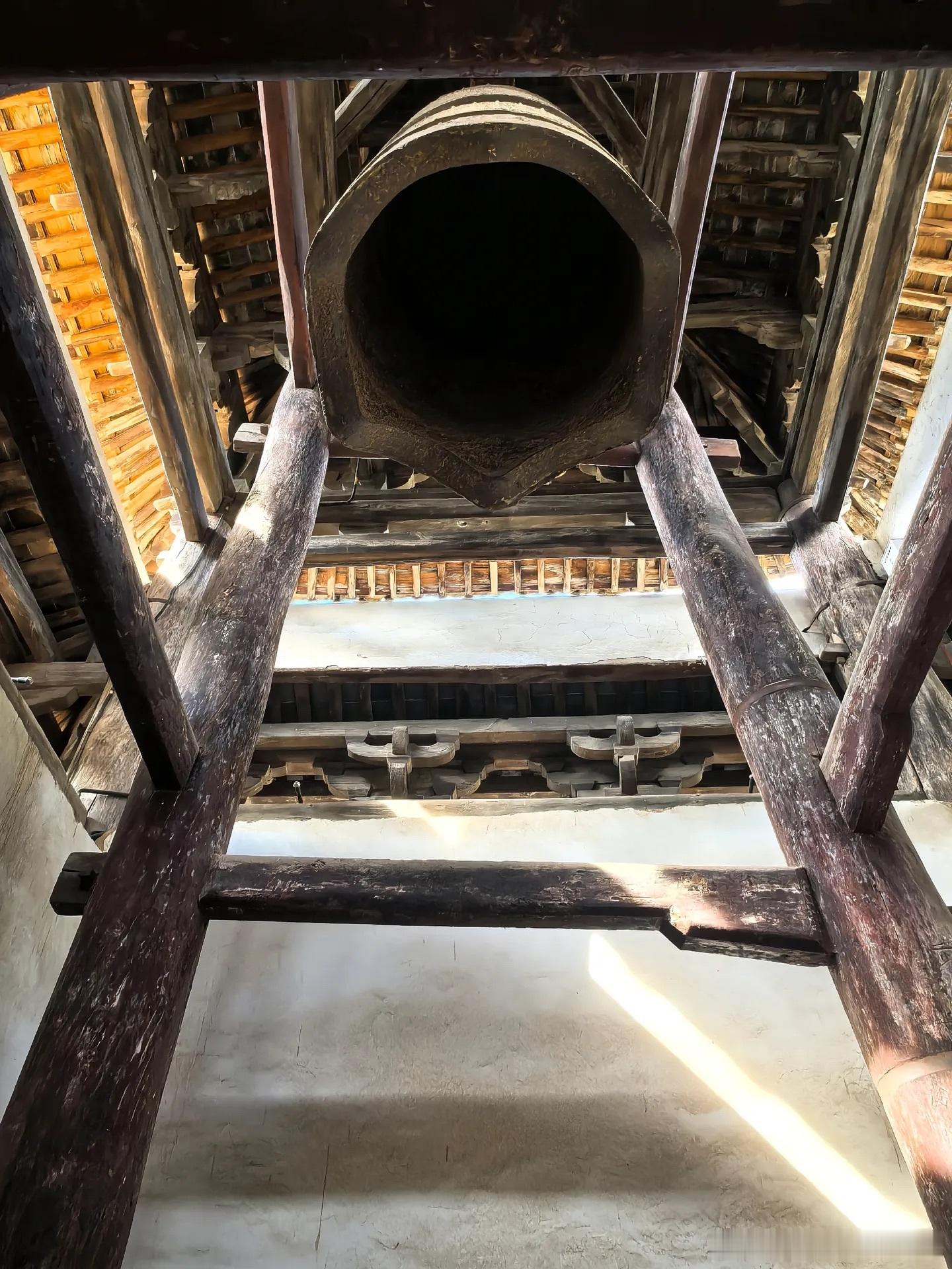藏在嵩山南麓的千年古寺，比少林寺早300年，不收门票人还少，自驾过来太治愈啦。寺