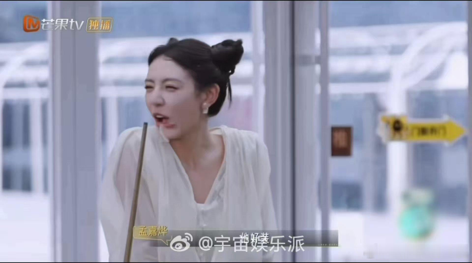 恋综女嘉宾当面吐槽男嘉宾好装心动双重奏徐斯铖台球反差感拉满，一开始示弱说打得很差