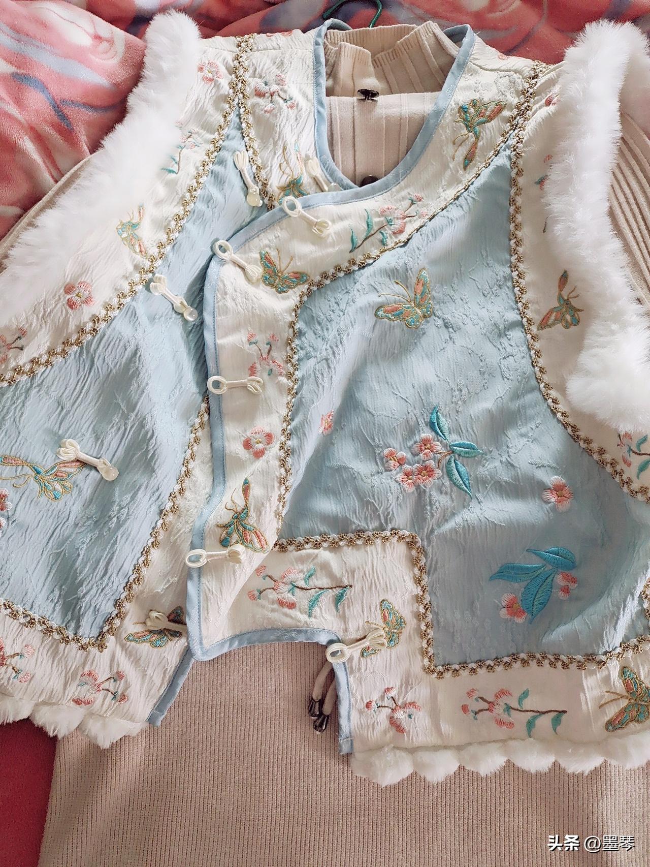 家里养女儿的妈妈们，你们别说50岁，就是60岁，你都有年轻漂亮的衣服穿。[捂脸]