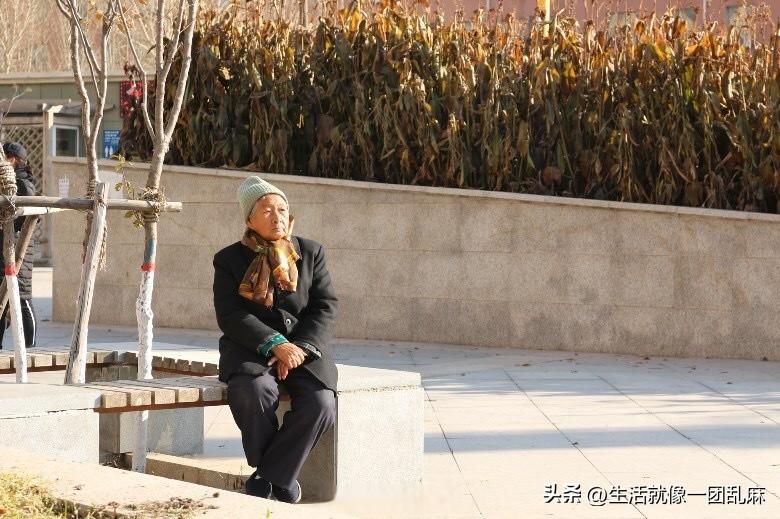 原来生活能够自理才是老人最大的底气。
以前觉得手里有钱就是给自己老年生活最大的保